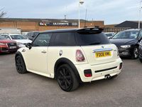 Begagnad Mini Cooper S Hatch 2008 Vit Halvkombi