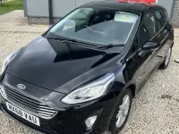Usado Ford Fiesta Zetec 70 CV (51 kW) 2018 Negro Utilitario
