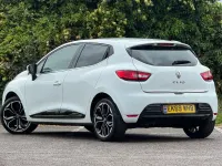 Used Renault Clio Iconic 90 HP (66 kW) 2019 White Hatchback