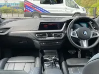 Begagnad BMW M135 Comfort Edition 302 HK (222 kW) 2023 Grå Halvkombi