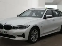 Begagnad BMW 330e Sport Line 2022 Vit Kombi