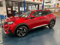Używany Peugeot 2008 Allure Premium 110 KM (80 kW) 2021 Czerwony SUV