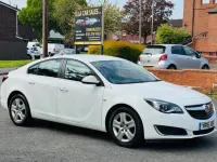 Used Vauxhall Insignia Design Edition 2016 White Hatchback