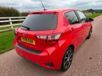 Begagnad Toyota Yaris 111 HK (81 kW) 2019 Röd Halvkombi