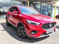 Usado MG ZS Exclusive 106 CV (77 kW) 2024 Rojo SUV