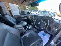 Used Mitsubishi Shogun 197 HP (144 kW) 2012 Silver SUV