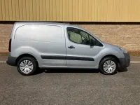 Usado Citroën Berlingo 100 CV (73 kW) 2017 Plateado Monovolumen