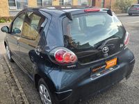 Used Toyota Aygo 68 HP (50 kW) 2011 Green Hatchback