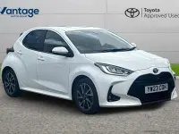 Used Toyota Yaris Design 113 HP (83 kW) 2023 White Hatchback
