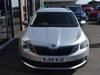 Usado Skoda Octavia 115 CV (84 kW) 2018 Plateado Familiar