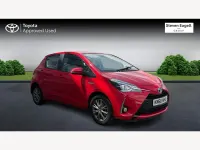 Used Toyota Yaris 100 HP (73 kW) 2018 Red Hatchback