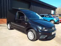 Usado VW Caddy Trendline 102 CV (75 kW) 2016 Negro Monovolumen