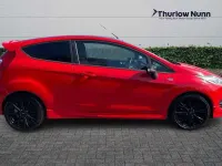 Usado Ford Fiesta ST-Line 140 HP (102 kW) 2017 Vermelho Citadino