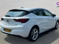 Used Vauxhall Astra SRi 150 HP (110 kW) 2017 White