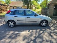 Usado Ford Focus Zetec 2004 Prateado Citadino