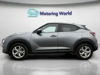 Usado Nissan Juke N-Connecta 114 HP (83 kW) 2022 Cinzento SUV