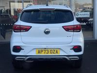 Käytetty MG ZS Exclusive 111 HP (81 kW) 2024 Valkoinen Viistoperä