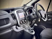 Begagnad Renault Trafic 2021 Grå Minibuss