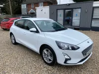Begagnad Ford Focus Zetec 120 HK (88 kW) 2021 Vit Halvkombi