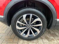 Begagnad VW T-Roc Style 150 HK (110 kW) 2025 Röd SUV