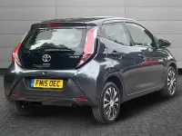 Gebraucht Toyota Aygo X-play 68 PS (50 kW) 2015 Grau Kleinwagen