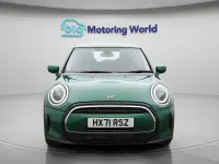 Usado Mini Cooper Classic 136 HP (100 kW) 2022 Verde Citadino