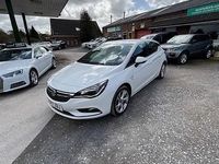 Used Vauxhall Astra SRi 150 HP (110 kW) 2017 White Hatchback
