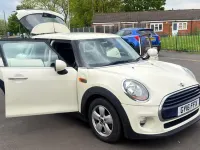 Usado Mini Cooper D Hatch 116 CV (85 kW) 2016 Blanco Utilitario