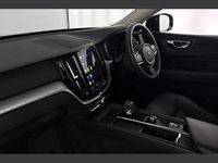 Usado Volvo XC60 Momentum 247 HP (181 kW) 2022 Preto SUV