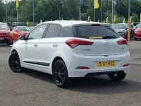 Used Hyundai i20 Premium 84 HP (61 kW) 2017 White Hatchback