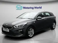 Usado Kia Ceed 118 HP (86 kW) 2020 Cinzento Citadino