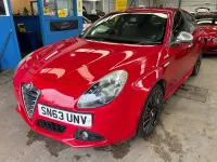Begagnad Alfa Romeo Giulietta 140 HK (102 kW) 2013 Röd Halvkombi