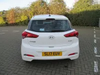 Used Hyundai i20 SE 84 HP (61 kW) 2017 White Hatchback