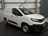 Second-hand Vauxhall Combo 100 CP (73 kW) 2024 Alb Monovolum