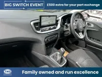 Usado Kia Ceed 138 HP (101 kW) 2025 Vermelho Citadino