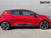 Used Renault Clio Dynamique 90 HP (66 kW) 2018 Flame red  Hatchback