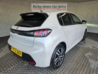 Used Peugeot 208 Allure+ 130 HP (95 kW) 2022 White Hatchback