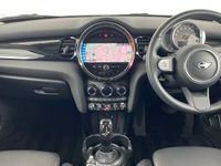 Begagnad Mini Cooper Classic 136 HK (100 kW) 2022 Vit Halvkombi