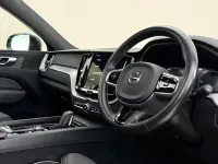 Used Volvo XC60 R-Design Pro 390 HP (286 kW) 2021 White SUV