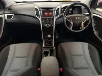 Used Hyundai i30 SE 100 HP (73 kW) 2016 Red Hatchback