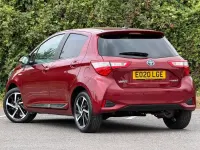 Used Toyota Yaris 100 HP (73 kW) 2020 Red Hatchback