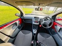 Used Toyota Aygo 67 HP (49 kW) 2010 Red Hatchback