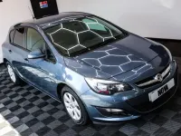 Used Vauxhall Astra Design Edition 100 HP (73 kW) 2014 Blue Hatchback