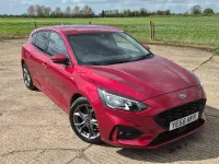 Used Ford Focus ST-Line 125 HP (91 kW) 2018 Red Hatchback