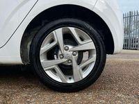 Used Hyundai i10 SE 67 HP (49 kW) 2023 White Hatchback