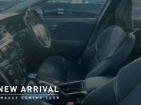 Used Volvo V40 Momentum 120 HP (88 kW) 2018 Blue Hatchback