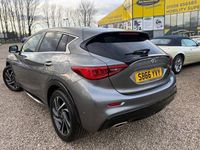 Used Infiniti Q30 122 HP (89 kW) 2017 Grey Hatchback