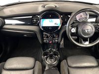 Begagnad Mini Cooper Hatch 134 HK (98 kW) 2021 Grön Halvkombi