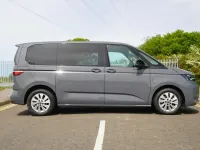 Begagnad VW Multivan Life 218 HK (160 kW) 2024 Grå Minibuss