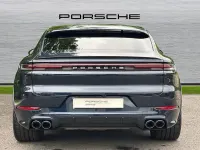 Begagnad Porsche Cayenne 470 HK (345 kW) 2024 Blå SUV